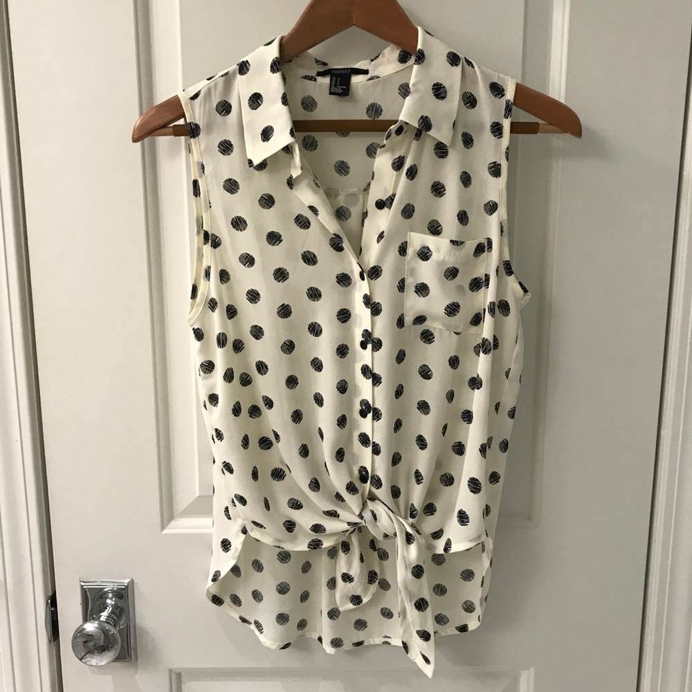 Forever 21 top. Size Small.  Blank and white
